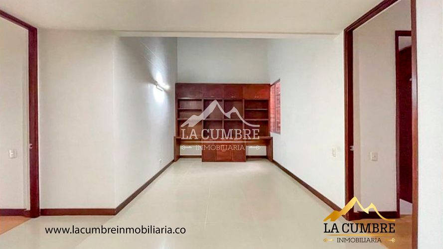 Casa de 4 alcobas en arriendo en San Lucas, Medellín, 240 m² · foto 6 de 8
