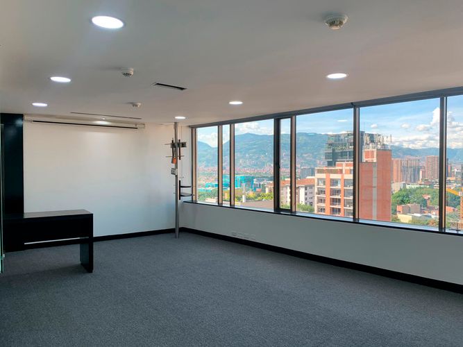 Oficina en arriendo en El Poblado, Medellín, 652 m² · foto 8 de 13