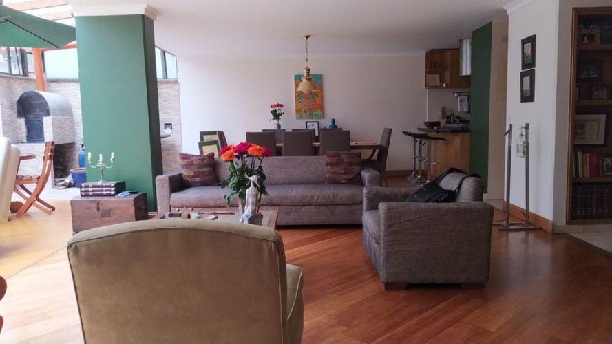 Apartamento de 3 alcobas en venta en La Carolina, Bogotá, 303 m² · foto 2 de 23