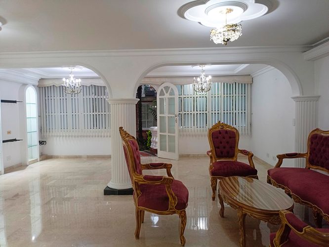 Casa de 5 alcobas en venta en Belén, Medellín, 198 m² · foto 2 de 20