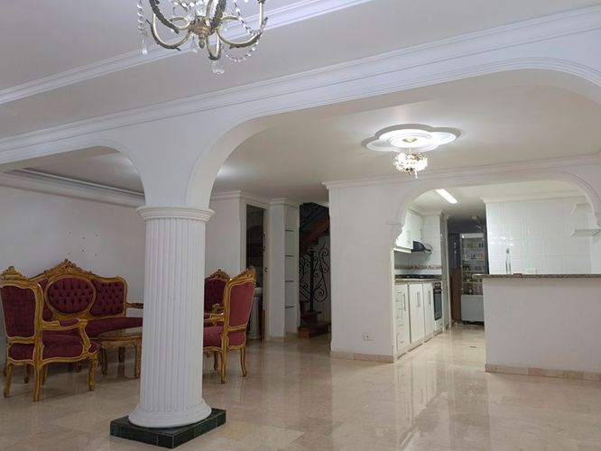 Casa de 5 alcobas en venta en Belén, Medellín, 198 m² · foto 3 de 20