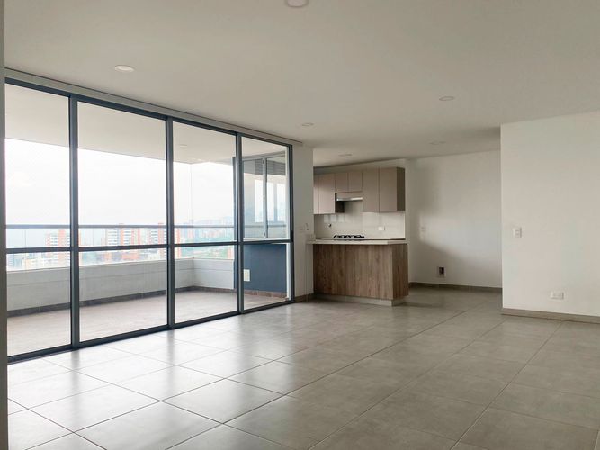 Apartamento de 3 alcobas en arriendo en Loma Del Esmeraldal, Envigado, 138 m² · foto 3 de 18