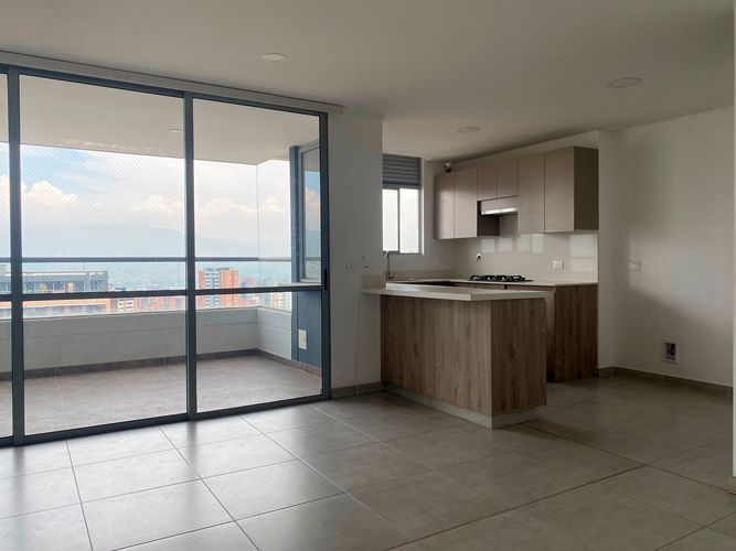 Apartamento de 3 alcobas en arriendo en Loma Del Esmeraldal, Envigado, 138 m² · foto 4 de 18