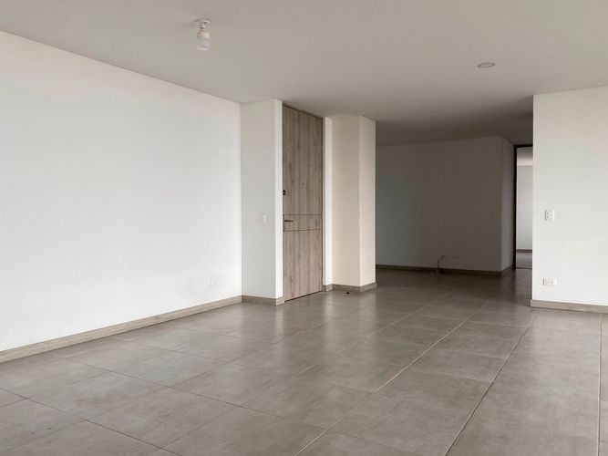 Apartamento de 3 alcobas en arriendo en Loma Del Esmeraldal, Envigado, 138 m² · foto 5 de 18