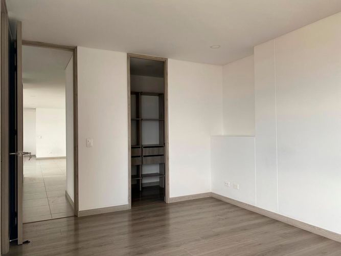 Apartamento de 3 alcobas en arriendo en Loma Del Esmeraldal, Envigado, 138 m² · foto 8 de 18