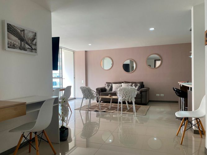 Apartamento de 3 alcobas en arriendo en Loma Benedictinos, Envigado, 94 m² · foto 2 de 16