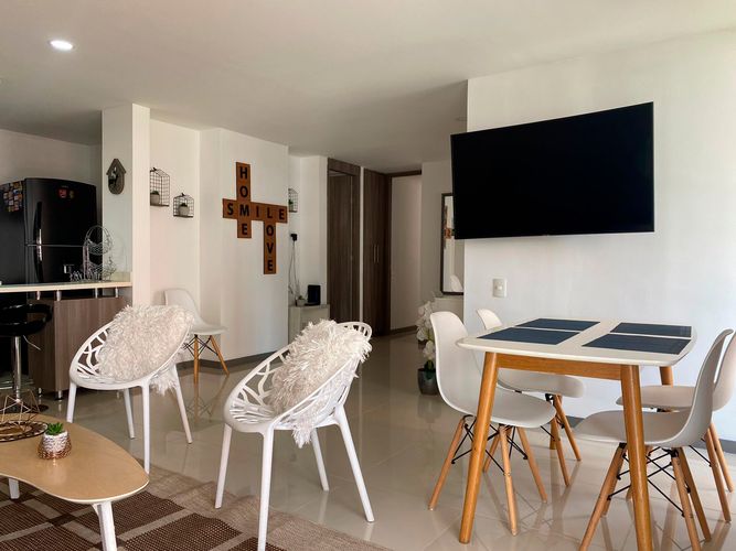 Apartamento de 3 alcobas en arriendo en Loma Benedictinos, Envigado, 94 m² · foto 3 de 16