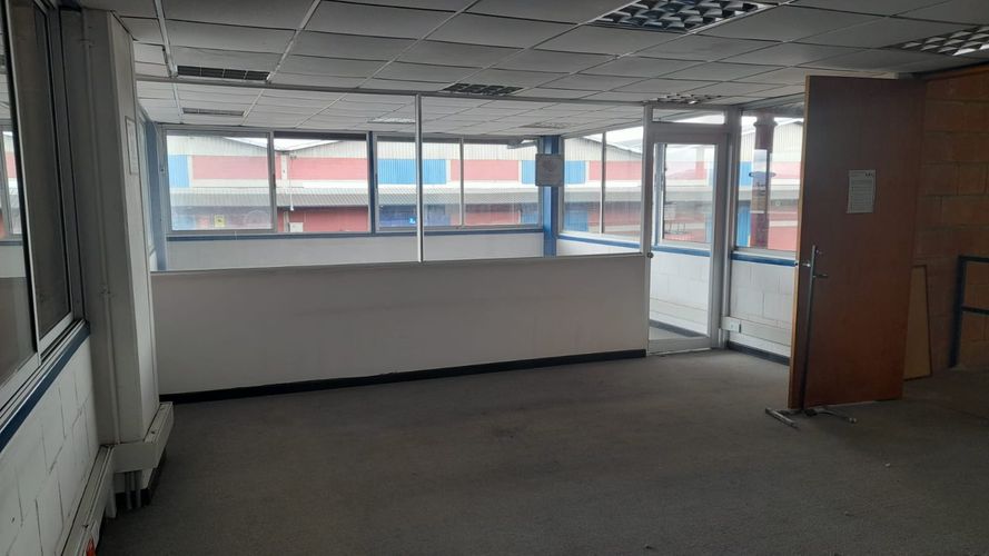 Bodega en arriendo en La Magnolia, Madrid, 2550 m² · foto 6 de 8