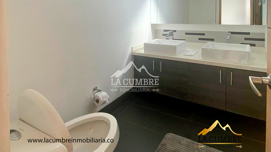 Apartamento de 2 alcobas en arriendo en El Tesoro, Medellín, 100 m² · foto 6 de 8