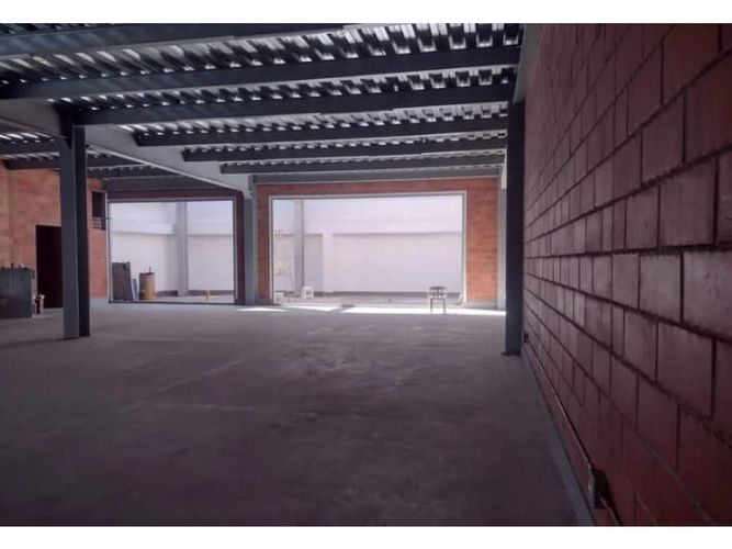 Bodega en arriendo en La América, Medellín, 350 m² · foto 6 de 14