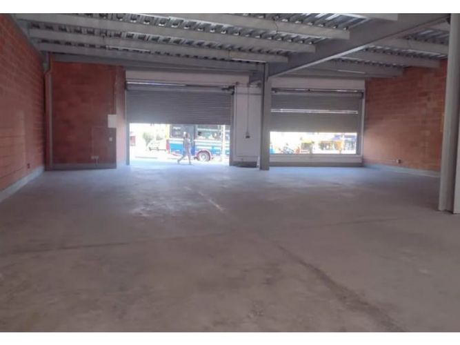 Bodega en arriendo en La América, Medellín, 350 m² · foto 2 de 14