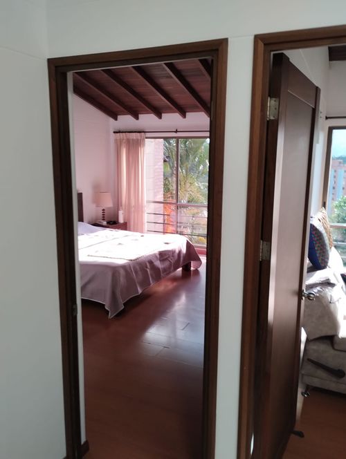 Casa de 4 alcobas en venta en Loma Benedictinos, Envigado, 234 m² · foto 9 de 24