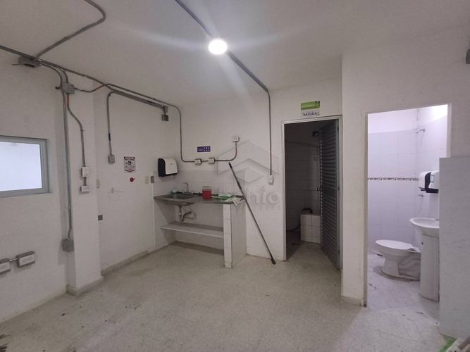 Local en arriendo en Urb. Rosendo Garces, Montería, 350 m² · foto 4 de 8