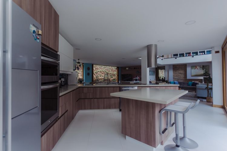 Casa de 8 alcobas en venta en Loma Del Escobero, Envigado, 872 m² · foto 3 de 24