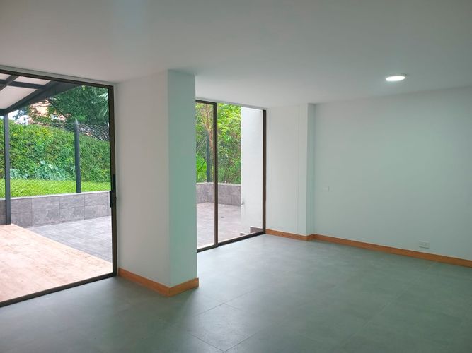 Casa de 3 alcobas en arriendo en San Lucas, Medellín, 168 m² · foto 2 de 18