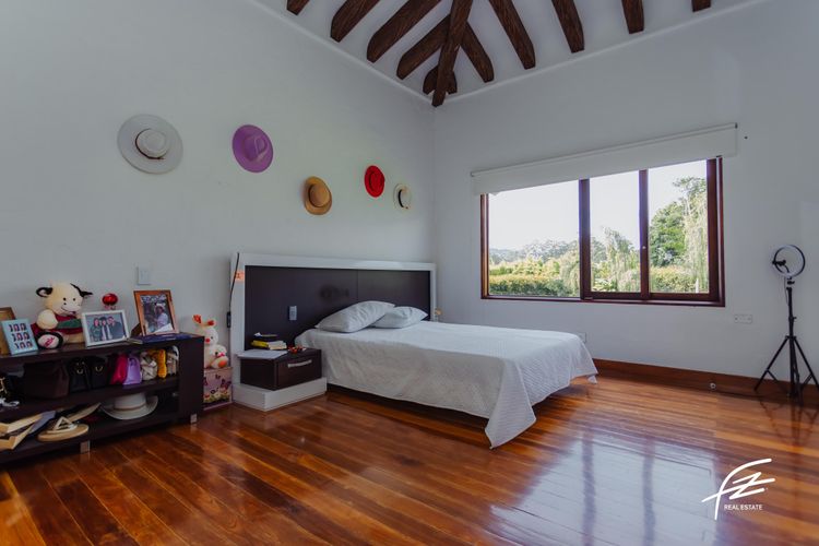Casa de 4 alcobas en venta en Lomitas, La Ceja, 490 m² · foto 8 de 14