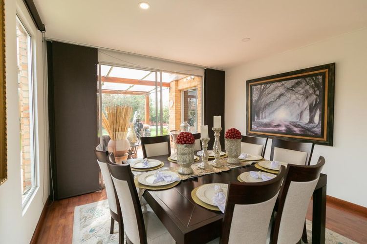 Casa de 6 alcobas en venta en Santa Rita, Chía, 351 m² · foto 2 de 24