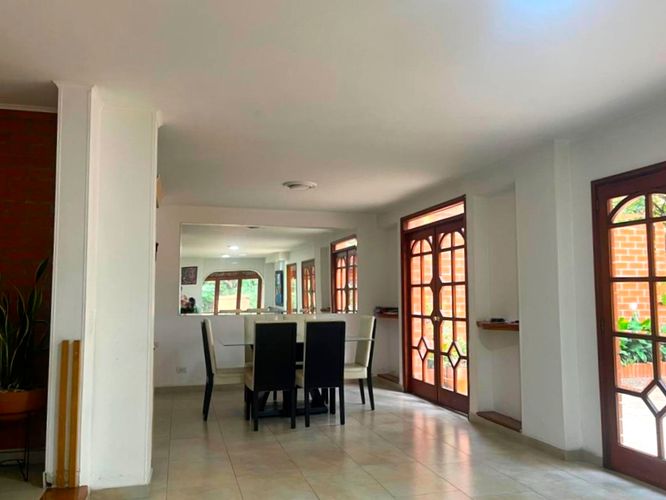 Casa de 4 alcobas en venta en El Poblado, Medellín, 280 m² · foto 2 de 18