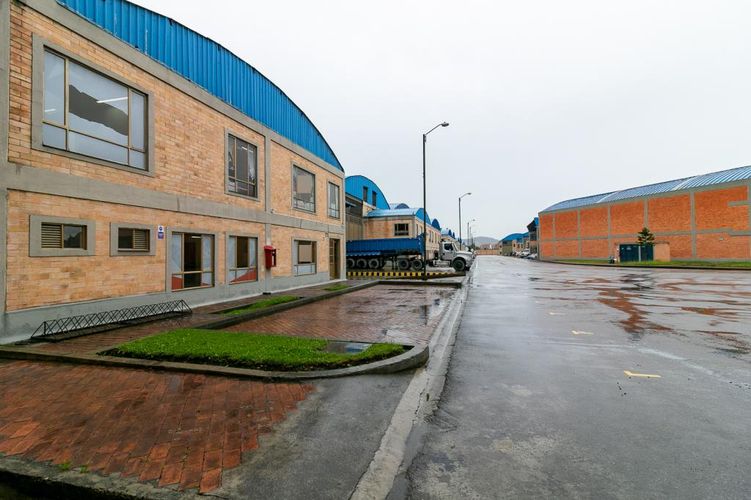 Bodega en venta en Novaterra, Mosquera, 2100 m² · foto 17 de 18