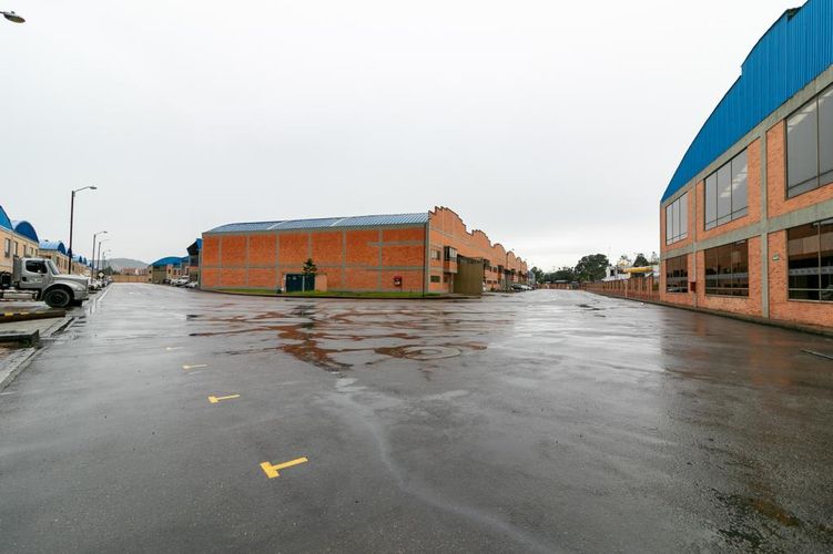 Bodega en venta en Novaterra, Mosquera, 2100 m² · foto 18 de 18