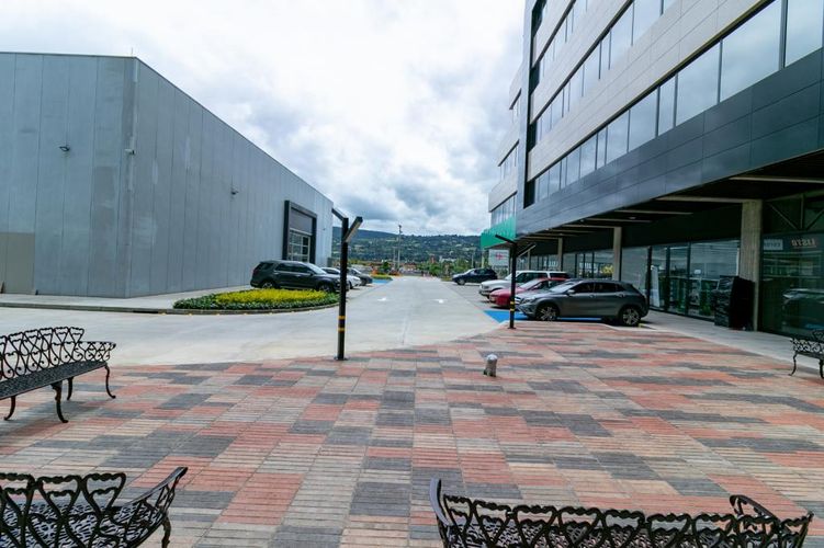 Local en arriendo en Santa Rita, Chía, 694 m² · foto 3 de 13