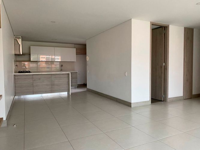 Apartamento de 3 alcobas en arriendo en Loma Del Esmeraldal, Envigado, 120 m² · foto 2 de 20