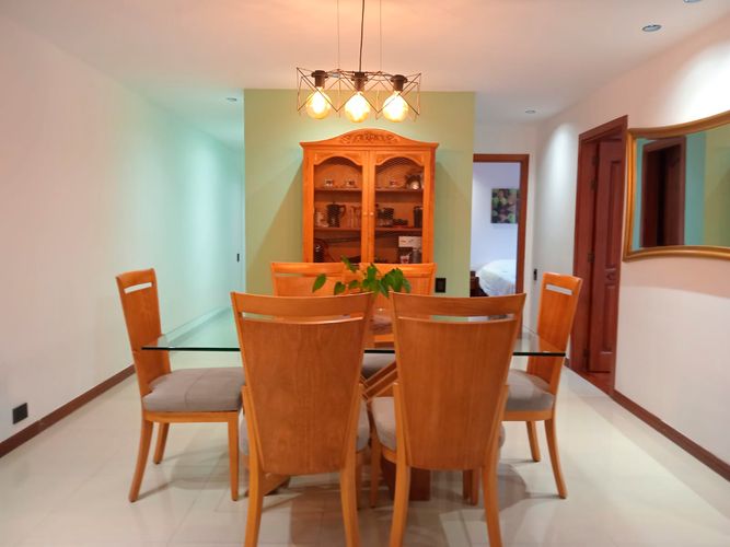 Apartamento de 3 alcobas en venta en El Poblado, Medellín, 207 m² · foto 1 de 19
