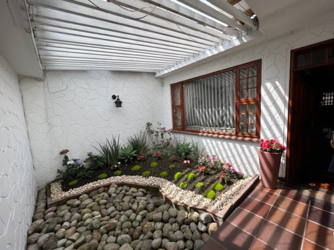 Casa de 3 alcobas en venta en Santa Barbara, Bogotá, 362 m² · foto 2 de 24