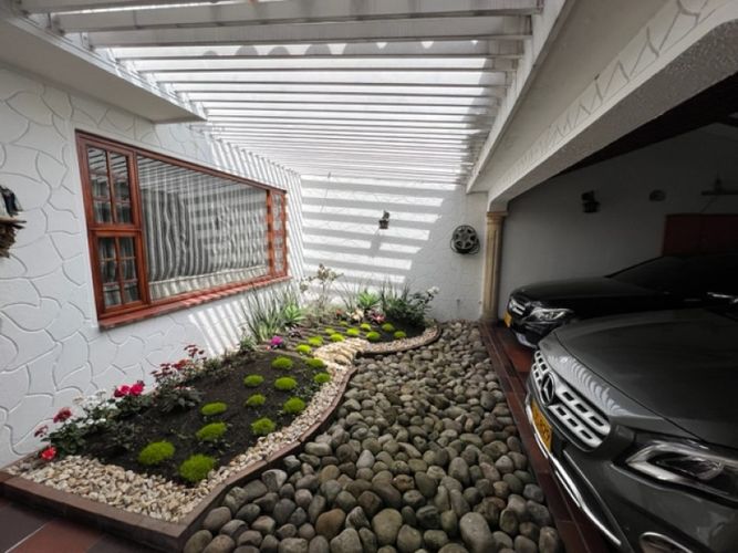 Casa de 3 alcobas en venta en Santa Barbara, Bogotá, 362 m² · foto 3 de 24
