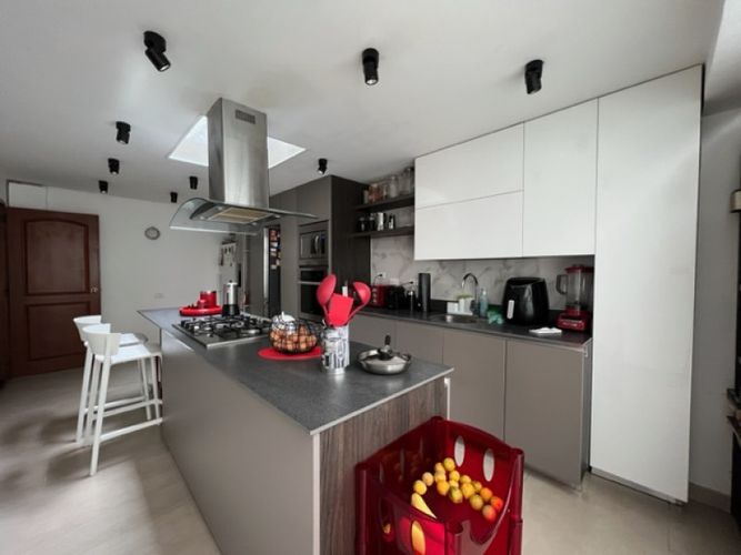 Casa de 3 alcobas en venta en Santa Barbara, Bogotá, 362 m² · foto 11 de 24