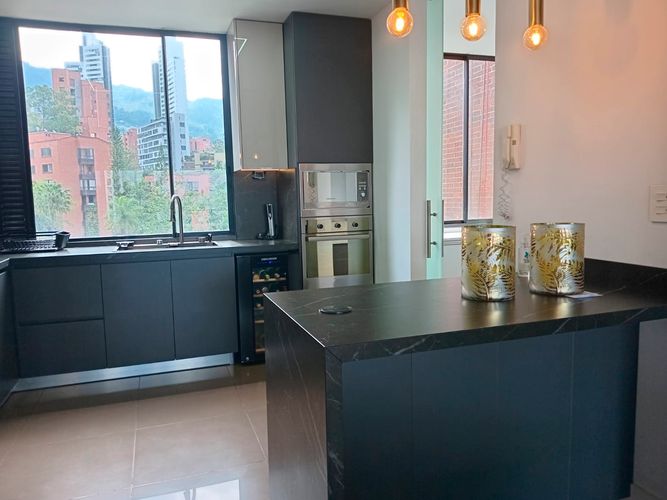 Apartamento de 3 alcobas en arriendo en El Poblado, Medellín, 167 m² · foto 15 de 20