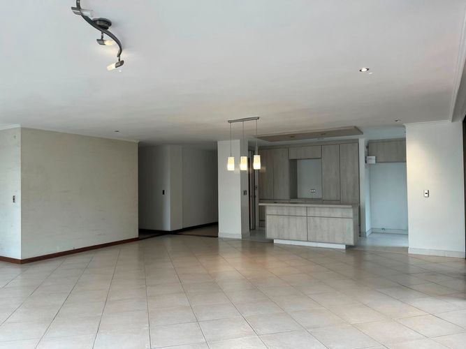 Apartamento de 4 alcobas en venta en El Poblado, Medellín, 212 m² · foto 4 de 19