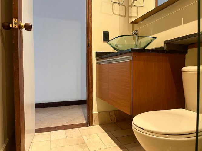 Apartamento de 4 alcobas en venta en El Poblado, Medellín, 212 m² · foto 15 de 19