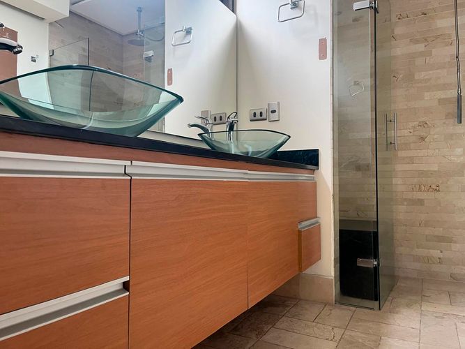 Apartamento de 4 alcobas en venta en El Poblado, Medellín, 212 m² · foto 16 de 19
