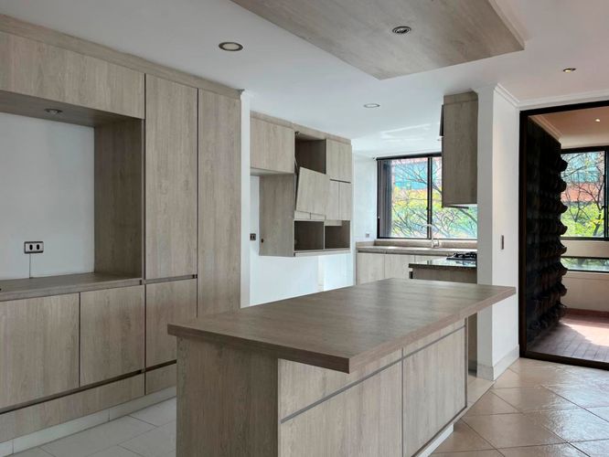 Apartamento de 4 alcobas en venta en El Poblado, Medellín, 212 m² · foto 8 de 19
