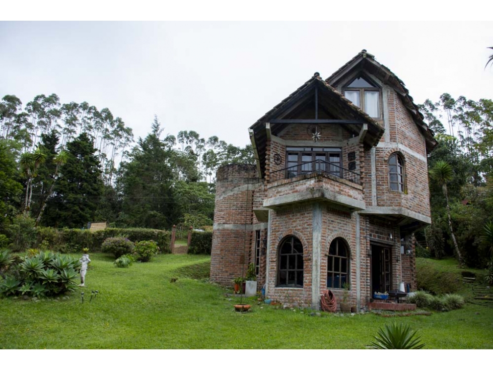 Casa en venta en Tribunas Corcega, Pereira · foto 2 de 17