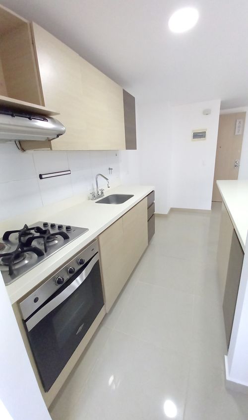 Apartamento de 3 alcobas en arriendo en Loma De San Jose, Sabaneta, 90 m² · foto 6 de 24