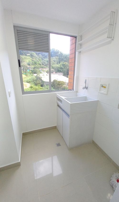 Apartamento de 3 alcobas en arriendo en Loma De San Jose, Sabaneta, 90 m² · foto 8 de 24