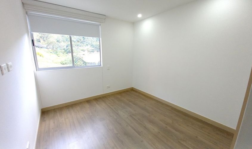 Apartamento de 3 alcobas en arriendo en Loma De San Jose, Sabaneta, 90 m² · foto 12 de 24