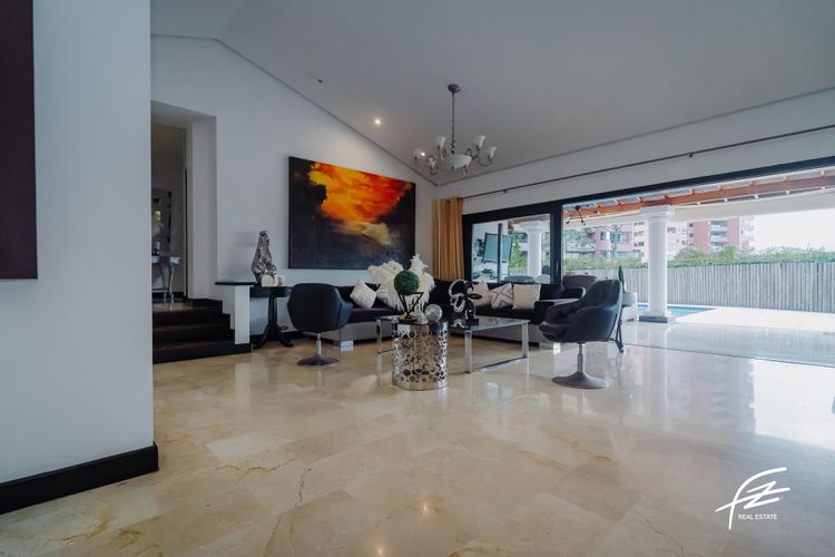 Casa de 3 alcobas en venta en Los Naranjos, Medellín, 439 m² · foto 6 de 20