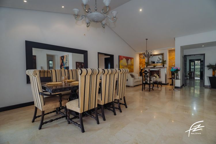 Casa de 3 alcobas en venta en Los Naranjos, Medellín, 439 m² · foto 7 de 20