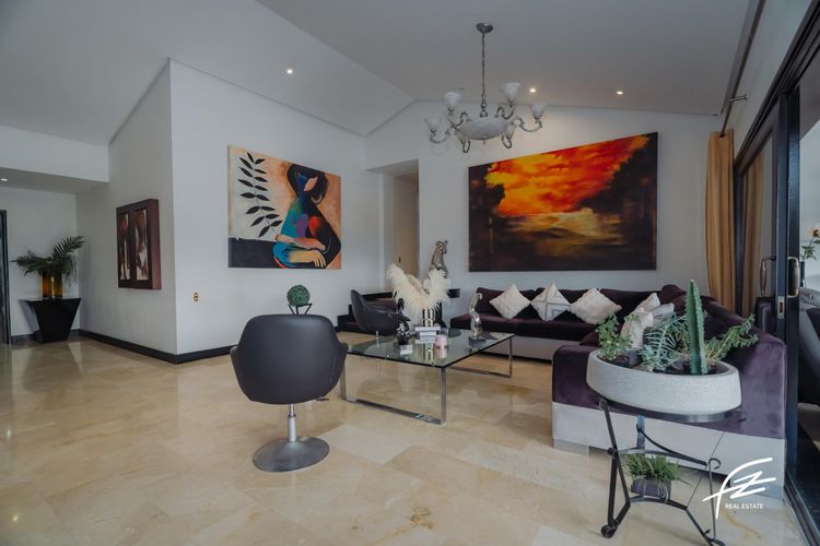 Casa de 3 alcobas en venta en Los Naranjos, Medellín, 439 m² · foto 8 de 20