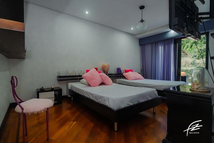 Casa de 3 alcobas en venta en Los Naranjos, Medellín, 439 m² · foto 11 de 20