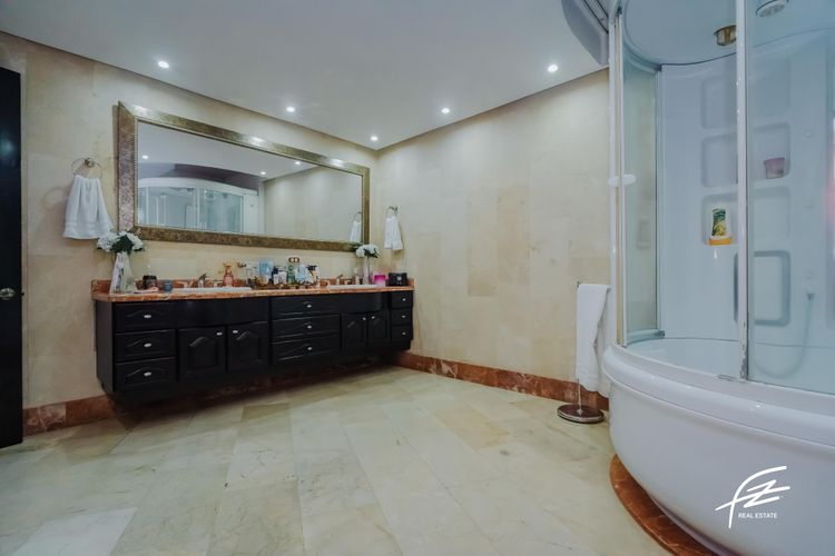 Casa de 3 alcobas en venta en Los Naranjos, Medellín, 439 m² · foto 13 de 20