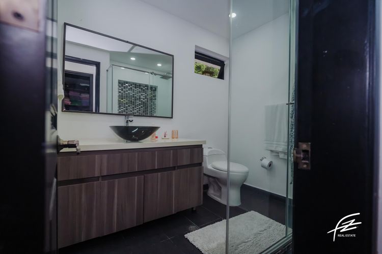 Casa de 3 alcobas en venta en Los Naranjos, Medellín, 439 m² · foto 16 de 20