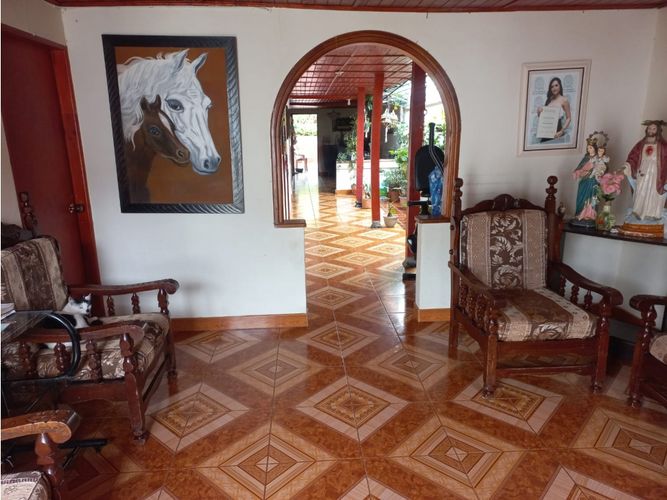 Casa de 4 alcobas en venta en La Milagrosa, La Ceja, 207 m² · foto 3 de 18