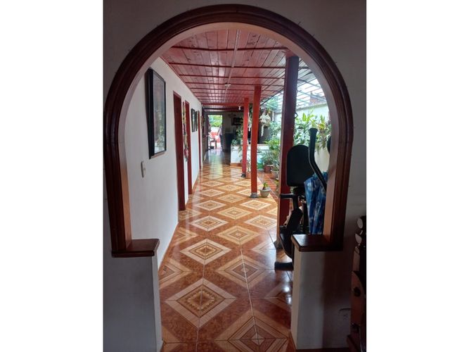 Casa de 4 alcobas en venta en La Milagrosa, La Ceja, 207 m² · foto 4 de 18