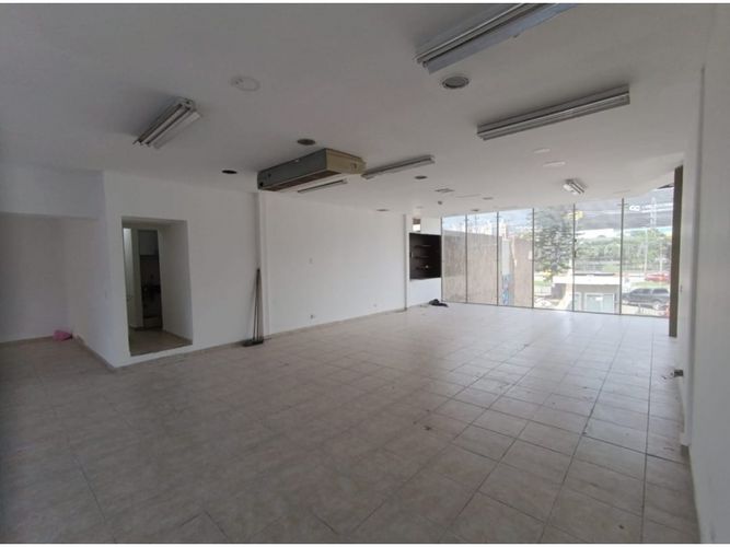 Local en arriendo en Los Naranjos, Itagüí, 400 m² · foto 2 de 4
