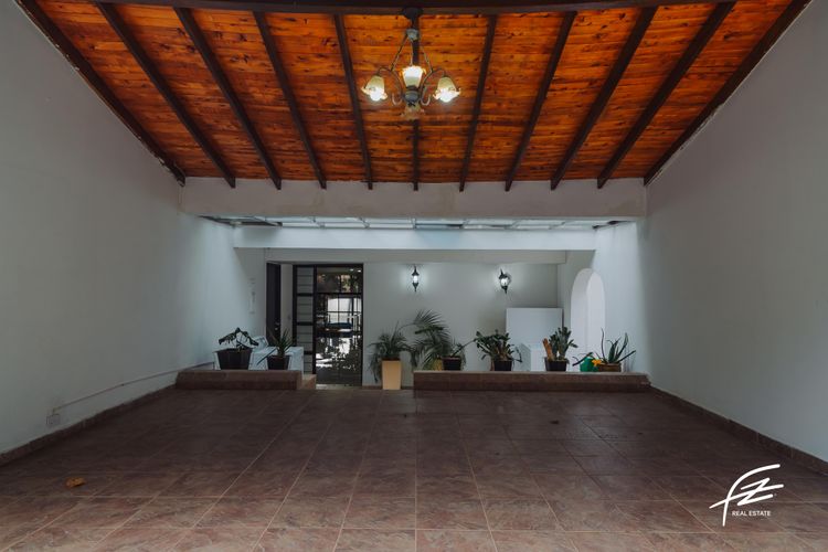Casa de 4 alcobas en venta en El Tesoro, Medellín, 300 m² · foto 2 de 13