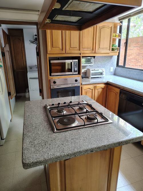 Apartamento de 3 alcobas en venta en Los Rosales, Bogotá, 178 m² · foto 14 de 17